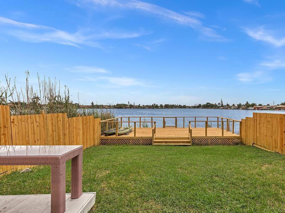 Supervilla - Lakefront - Sunsets, Kayaks, Grill Fort Lauderdale Dış mekan fotoğraf
