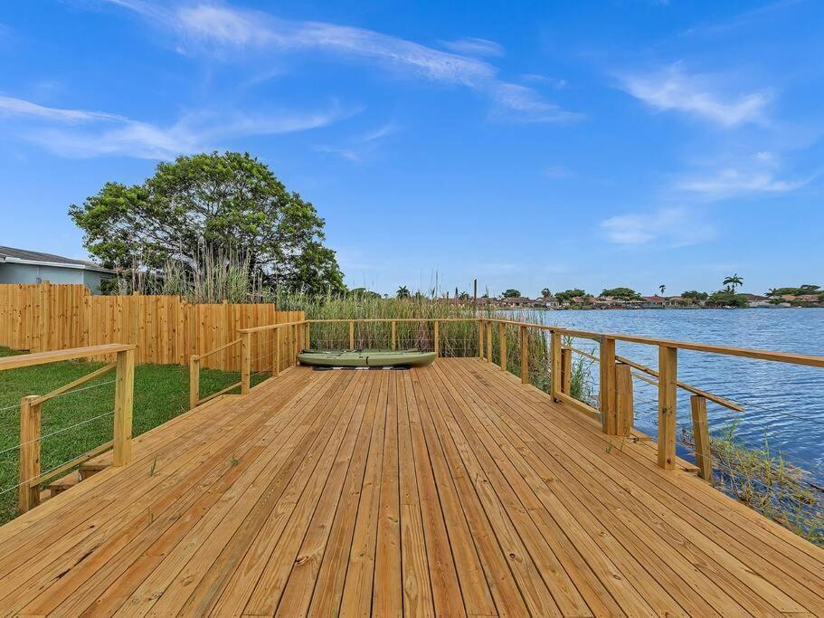 Supervilla - Lakefront - Sunsets, Kayaks, Grill Fort Lauderdale Dış mekan fotoğraf