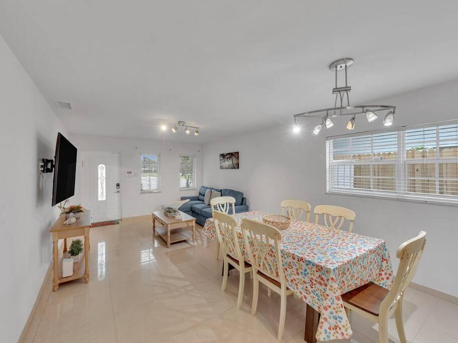 Supervilla - Lakefront - Sunsets, Kayaks, Grill Fort Lauderdale Dış mekan fotoğraf
