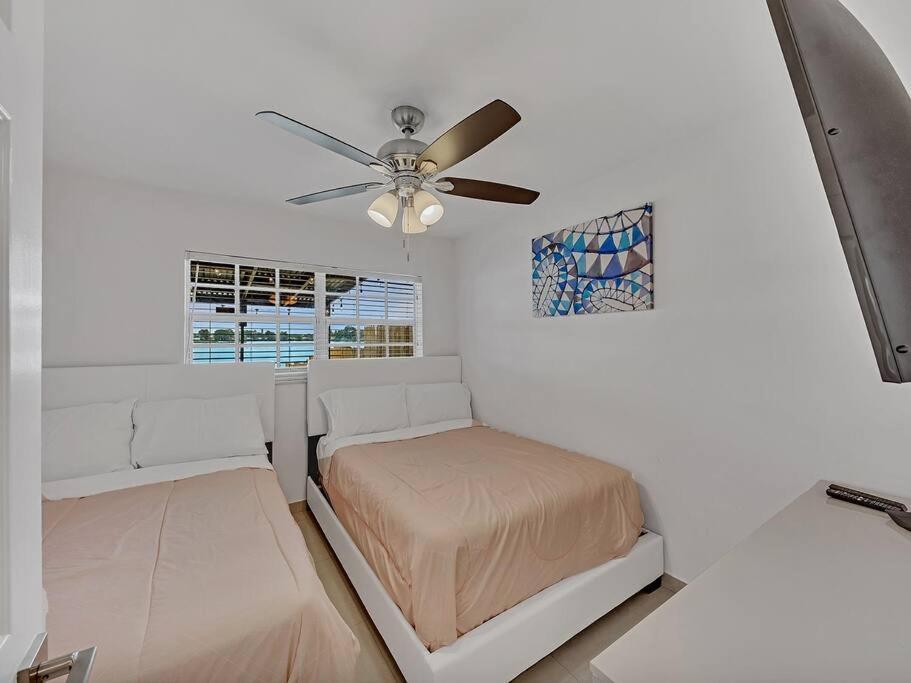 Supervilla - Lakefront - Sunsets, Kayaks, Grill Fort Lauderdale Dış mekan fotoğraf