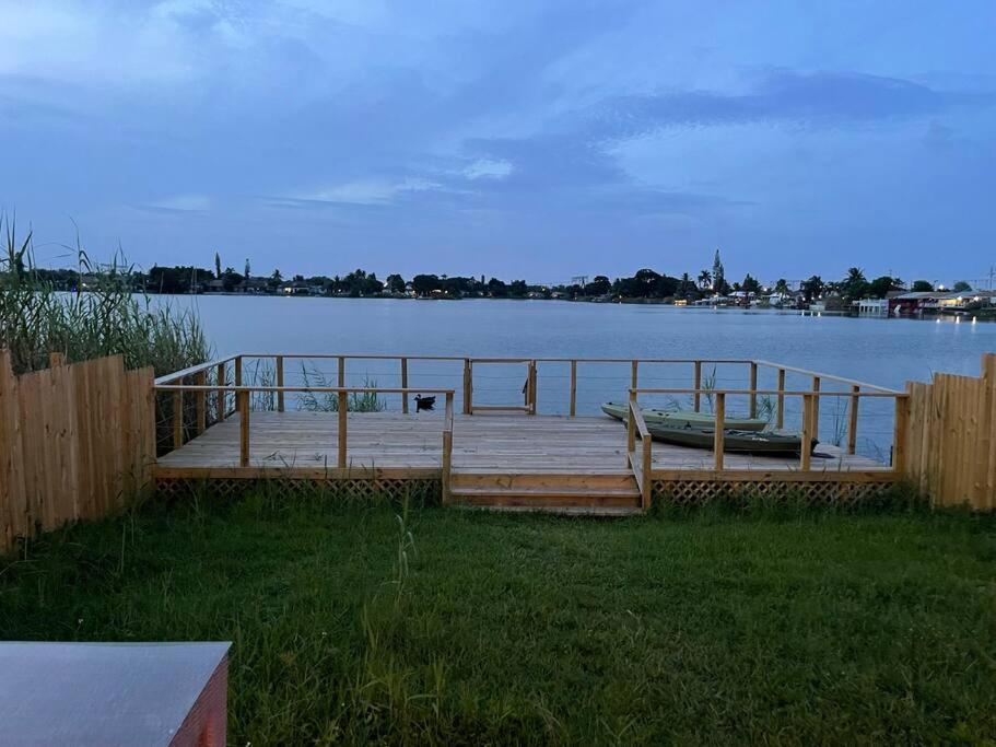 Supervilla - Lakefront - Sunsets, Kayaks, Grill Fort Lauderdale Dış mekan fotoğraf