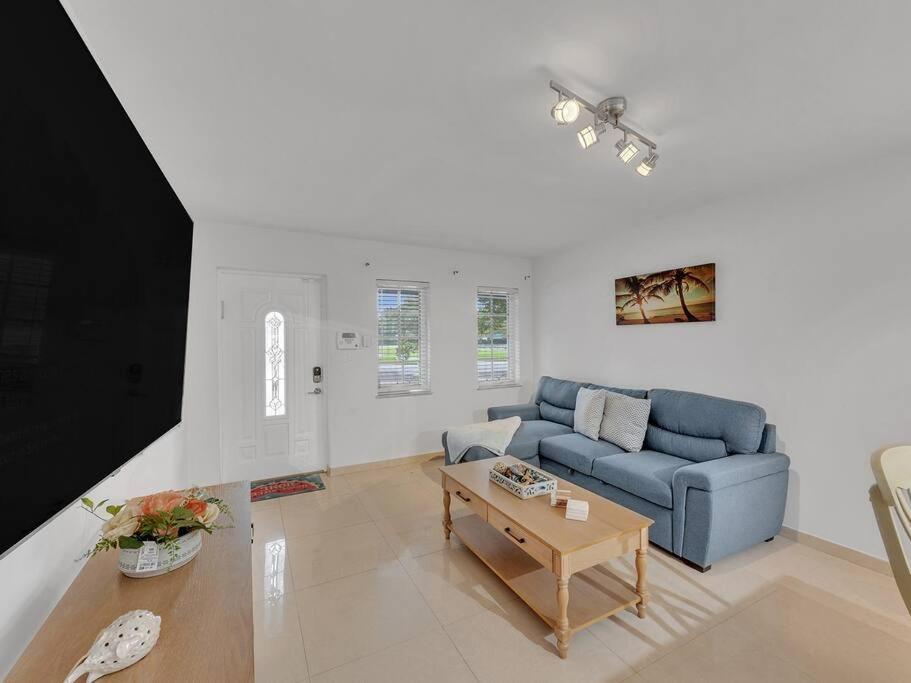 Supervilla - Lakefront - Sunsets, Kayaks, Grill Fort Lauderdale Dış mekan fotoğraf