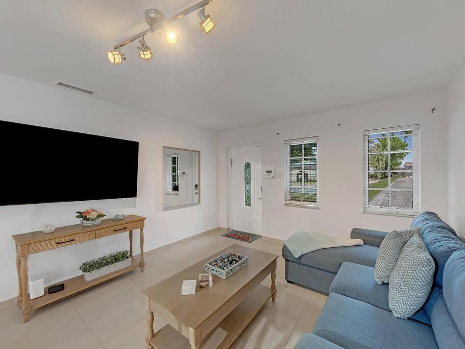 Supervilla - Lakefront - Sunsets, Kayaks, Grill Fort Lauderdale Dış mekan fotoğraf