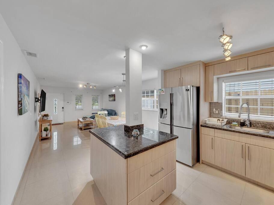 Supervilla - Lakefront - Sunsets, Kayaks, Grill Fort Lauderdale Dış mekan fotoğraf