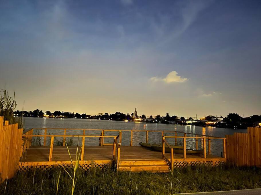 Supervilla - Lakefront - Sunsets, Kayaks, Grill Fort Lauderdale Dış mekan fotoğraf