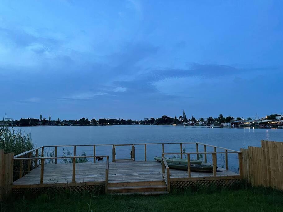 Supervilla - Lakefront - Sunsets, Kayaks, Grill Fort Lauderdale Dış mekan fotoğraf